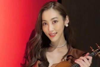 《ついに公式Xも復活！》羽生結弦の元妻・末延麻裕子さん「両手で口を抑えた意味深ポーズ」で完全復活！凱旋ライブも開催