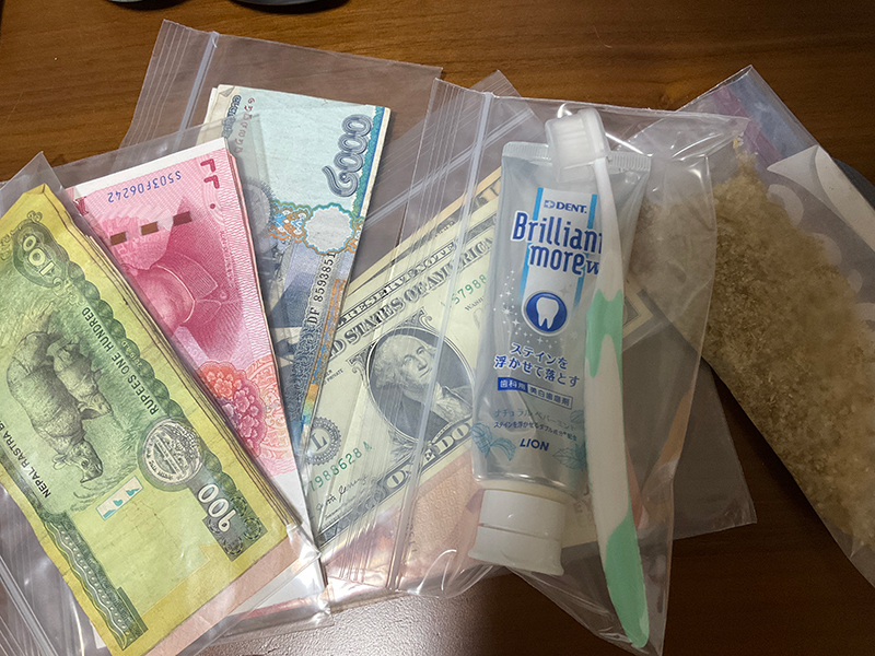 「海外ではジッパー付き保存袋を財布代わりにするのも便利」（山田さん）（写真提供／山田静さん）