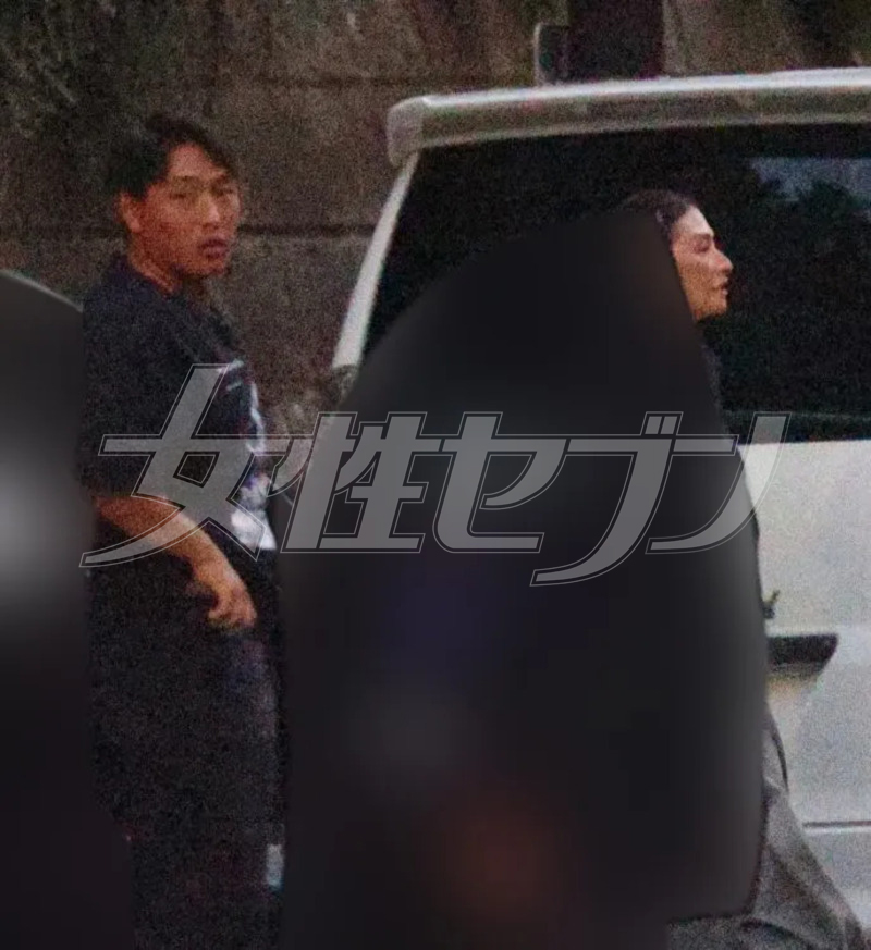 亜希と次男・勝児さん（2023年8月）