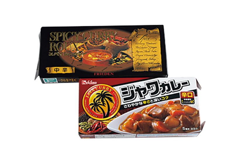 今回はハウスのジャワカレー（辛口）とフリーデンのスパイシーカレー（中辛）
