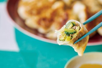 《野菜メインにしてカロリーオフ》一品で栄養バランスばっちりの“カラダ整え餃子”レシピ5つ