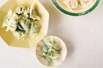 《鶏ひき肉や魚介でヘルシーに》ツナやサバ缶の変わり種アイディアも満載の“カラダ整え餃子”レシピ6つ
