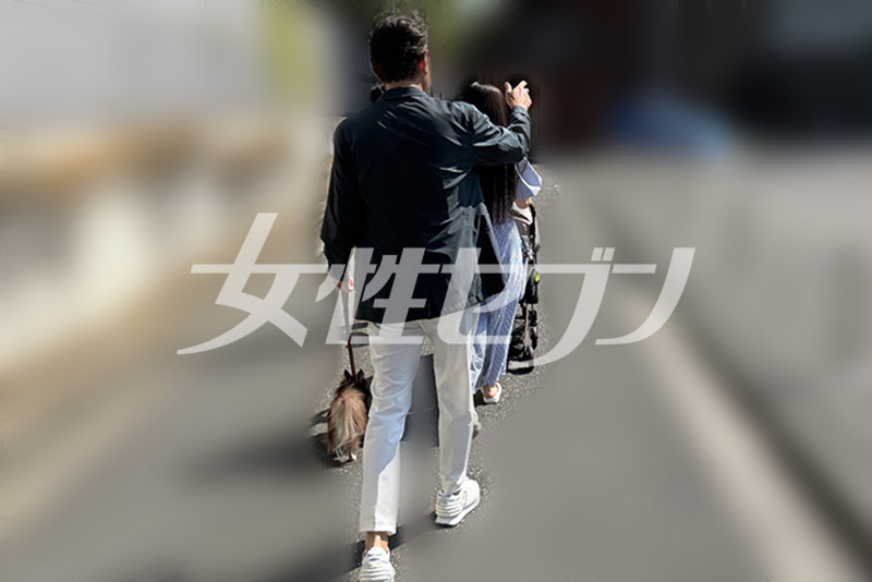 散歩中の船越夫妻（2025年8月）