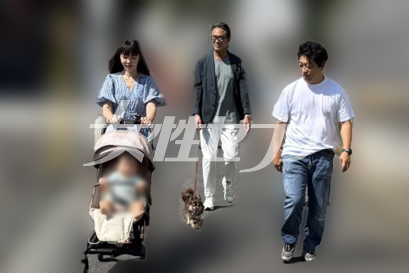 後ろを歩く船越（2025年8月）