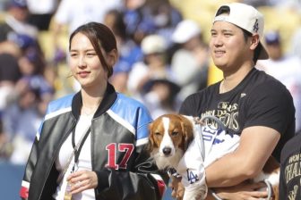 《人間のものと同じ品質を！》真美子夫人が愛犬・デコピンに着せる「獣医監修」の超高級ペット用品
