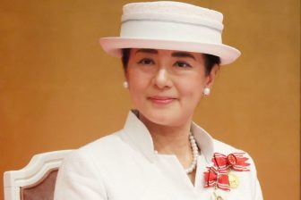 《TPOに合わせて》雅子さまナイチンゲール記章授与式で光る「個性派ボタン」