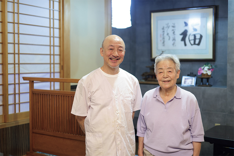 8代目店主・鈴木卓さんと7代目店主・鈴木昌子さん