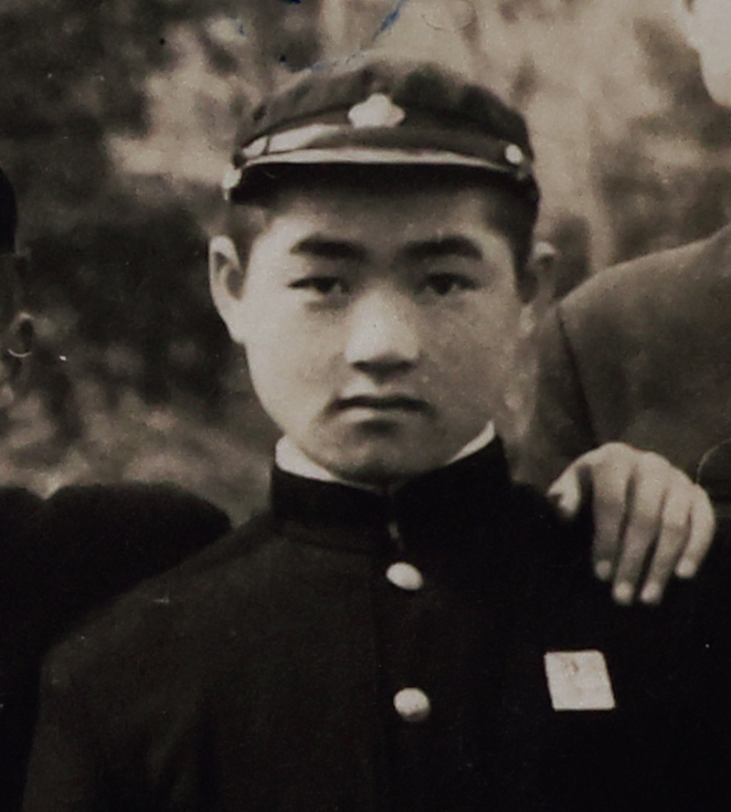 あどけない表情が愛らしい中学生の頃の貴重な写真
