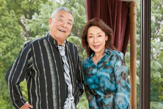 《『チ。―地球の運動についてー』×女性セブンがコラボ》『もしもシート。』を手に池波志乃さんが…