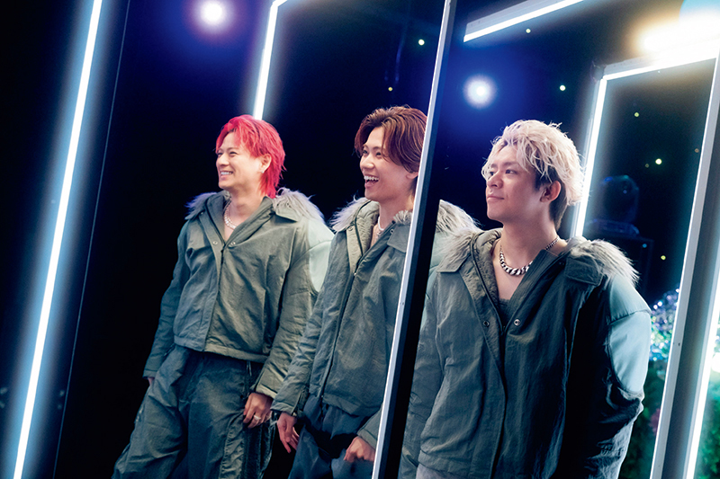 最新曲『未確認領域』を今回だけのスペシャルな演出でスタジオパフォーマンスしたNumber_i