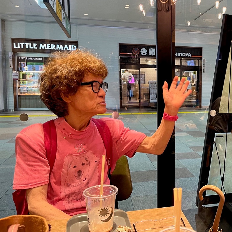 林家ぺーさんが現れると、会場は笑顔と拍手に包まれた