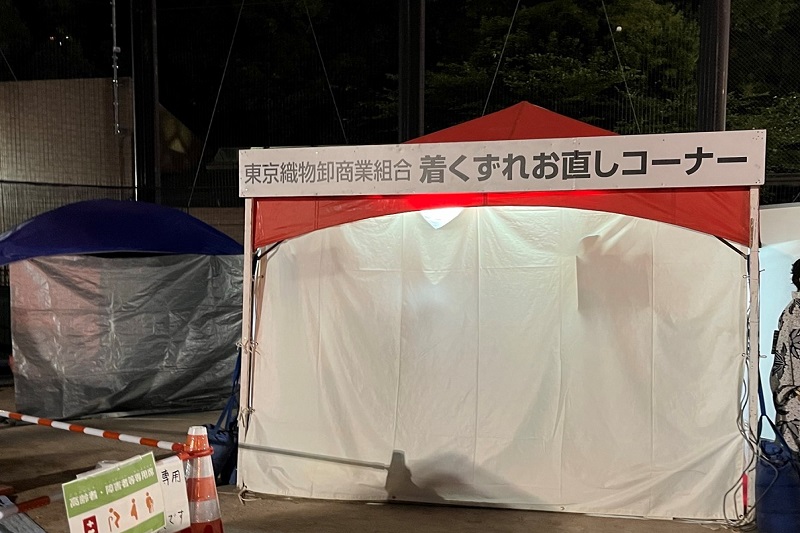 現代のお祭りには着ずれお直しコーナーもある