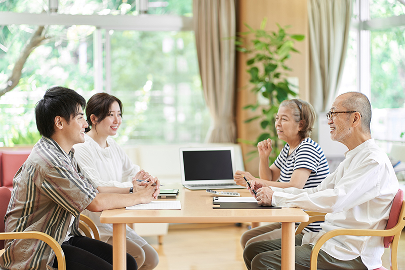 【認知症でも自分らしく生きるための「家族会議」】元気なうちから介護などについての希望を周囲に話しておくことが大事 生活支援を決めるうえで重要な指針は「本人の希望」 (1/1) – 女性セブンプラス - ライフ 朝礼スピーチ素材