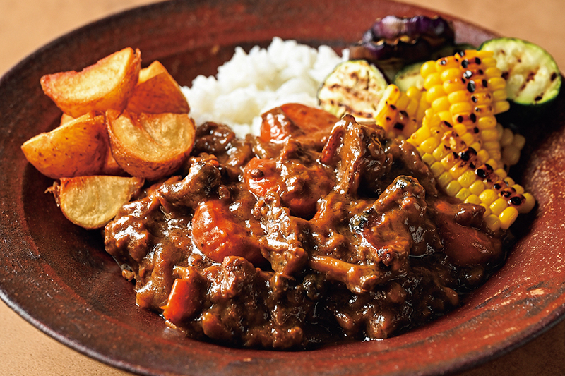 「赤ワイン煮の牛カレー」
