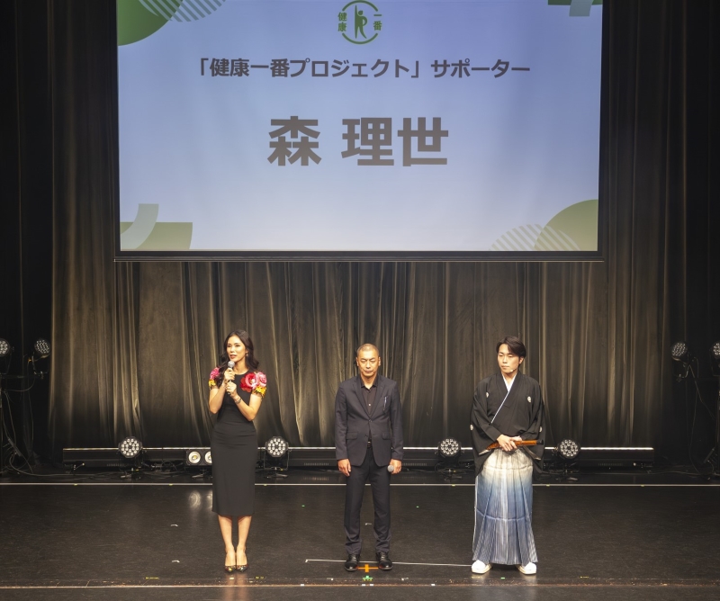 「健康一番プロジェクト」サポーターとして左から森理世、RIP SLYMEのSU、前田が登壇