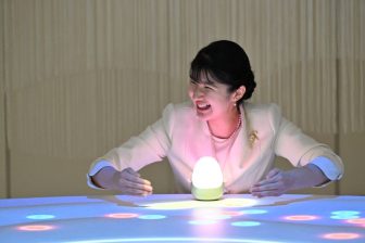 《愛子さまと佳子さま「違った万博コーデ」》母・雅子さまを彷彿とさせた愛子さまの「パンツスタ…