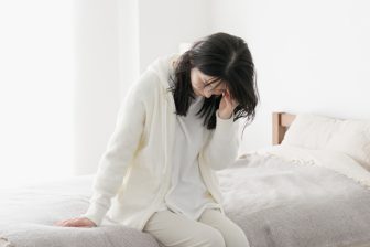 《65才以上の3人に1人が悩む》「めまい」には深刻な病気が隠れている可能性も 対処法を脳神経内…
