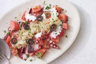 《いいことずくめの健康食材》「酢玉ねぎ」の基本レシピとさっぱり食べられるアレンジレシピ6つ