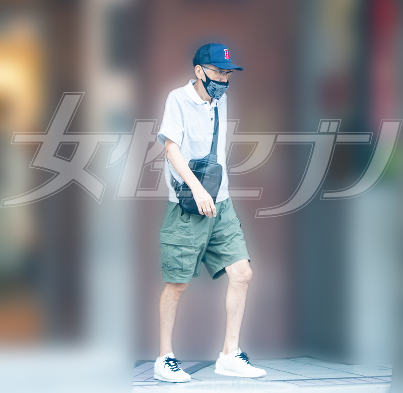 マスクにキャップ姿（2025年8月）