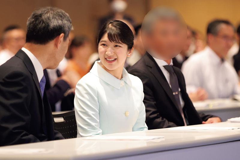 2日目には「防災推進国民大会2025」に出席され、能登半島地震における社会福祉施設への支援などについてのプログラムを、メモを取りながら聴講なさった愛子さま。日本赤十字社に勤務し、福祉に注力されている愛子さまらしいお姿を覗かせた（2025年9月7日、撮影／JMPA）