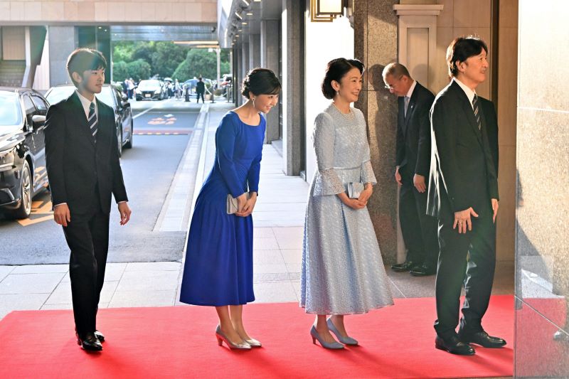ガーリーなワンピースで食事会に臨まれた紀子さま。（2025年9月、写真／時事通信）