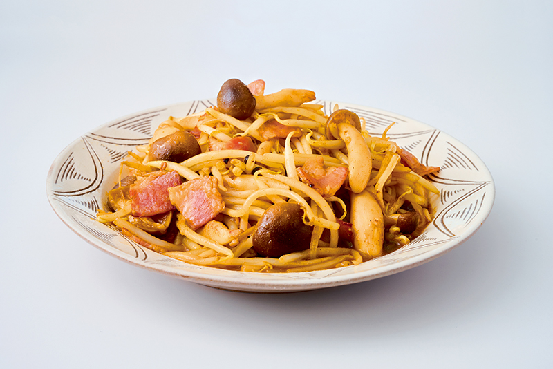 「もやしとしめじのスパイシー炒め」