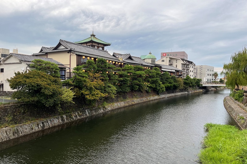 湯橋から見える東海館