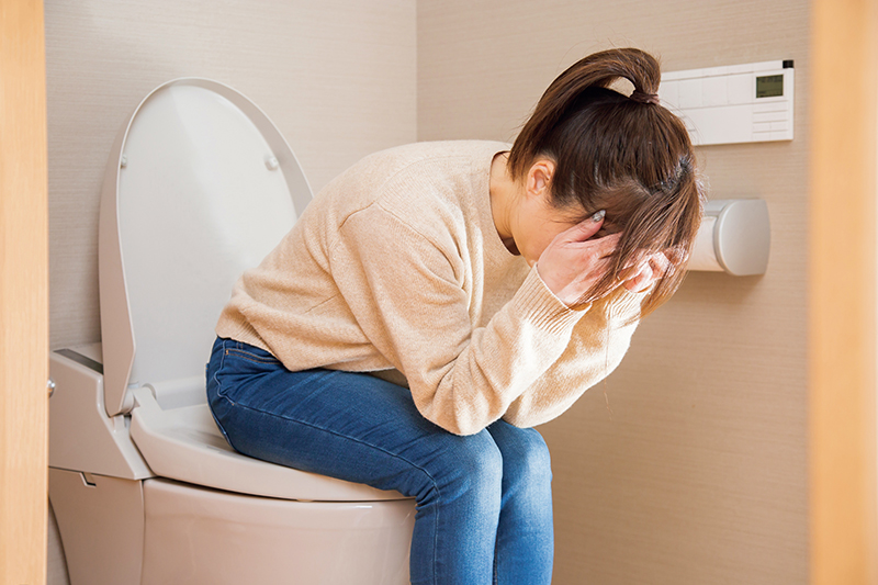 便秘気味の女性
