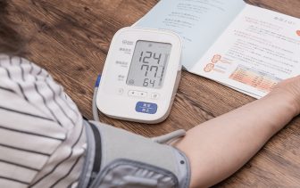 《名医8名が実践》血圧を下げるための習慣「3分早歩き、3分ゆっくり歩くだけ」「ドレッシングは“…