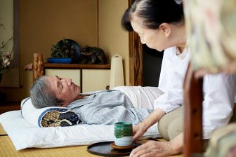 《「寝たきり老後」を封じるための備え》“老化の曲がり角”の44才から「貯筋」をすることが肝心　「口腔機能」を維持することも重要