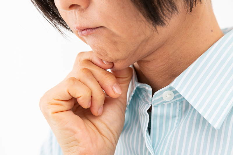 眉間や口まわりのしわ、全体的なたるみが「老け顔」の原因
