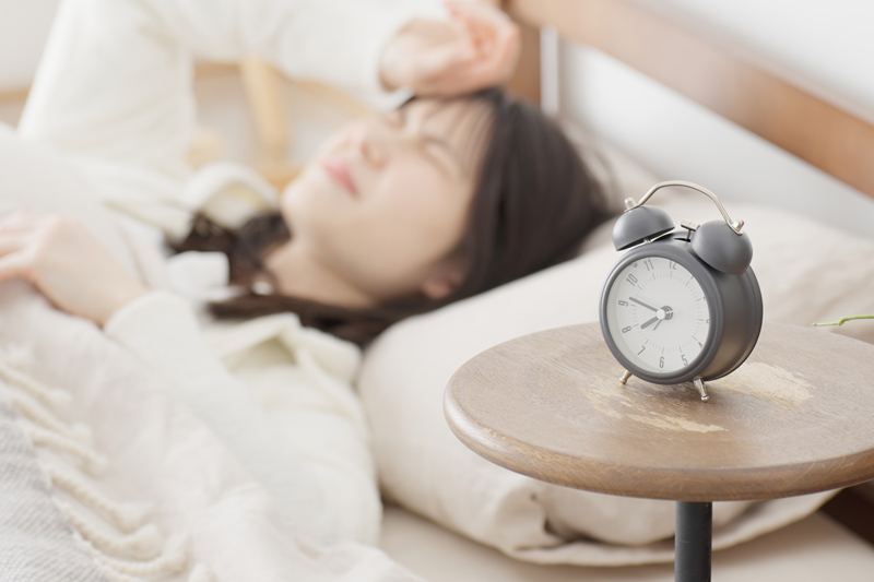 休養する女性