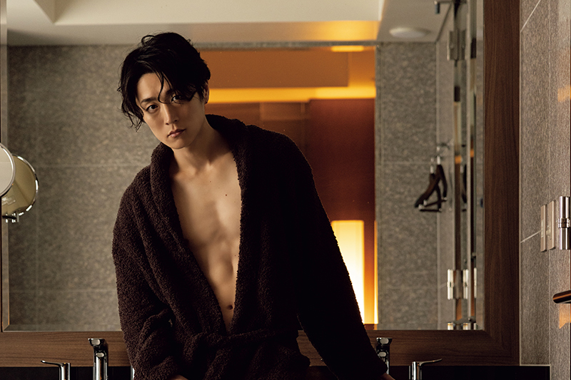 演歌歌手・真田ナオキ、初写真集でシャワーシーンにも挑戦「35才