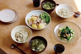 《シンプルなのがいちばんおいしい》「塩肉じゃが」や「じゃこと大葉の混ぜご飯」など料理家ウー・ウェンさんが教える気取らない“和食”レシピ4つ