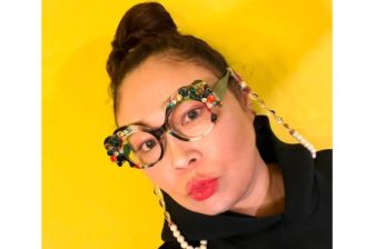 生前葬を行った棺桶デザイナー、布施美佳子さん「みんな詩人かってくらいすてきな言葉をくれて棺…