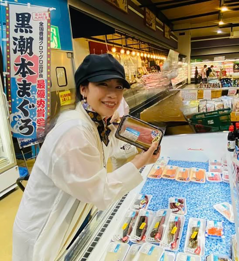 「道の駅」散歩する富永さん
