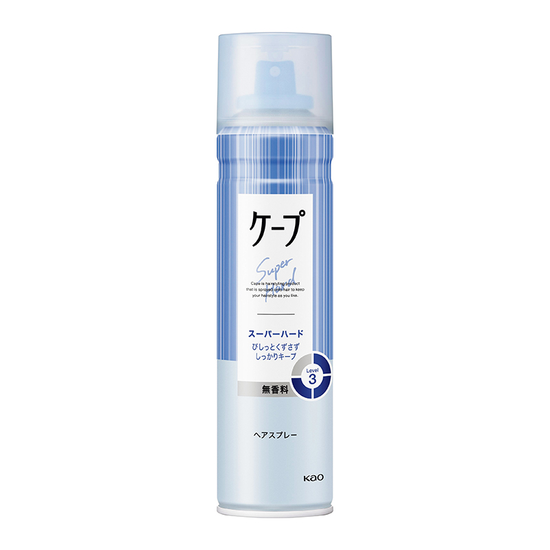 「スプレーで固定すれば髪がつぶれにくくなり、ペタンコ髪を防げます。風や湿気にも強く、外出時も安心です」（八木さん）「ケープ スーパーハード 無香料」（180g 577円／花王）