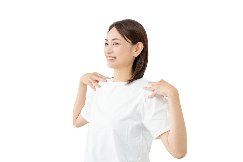 両手を肩に置き、前後に回す