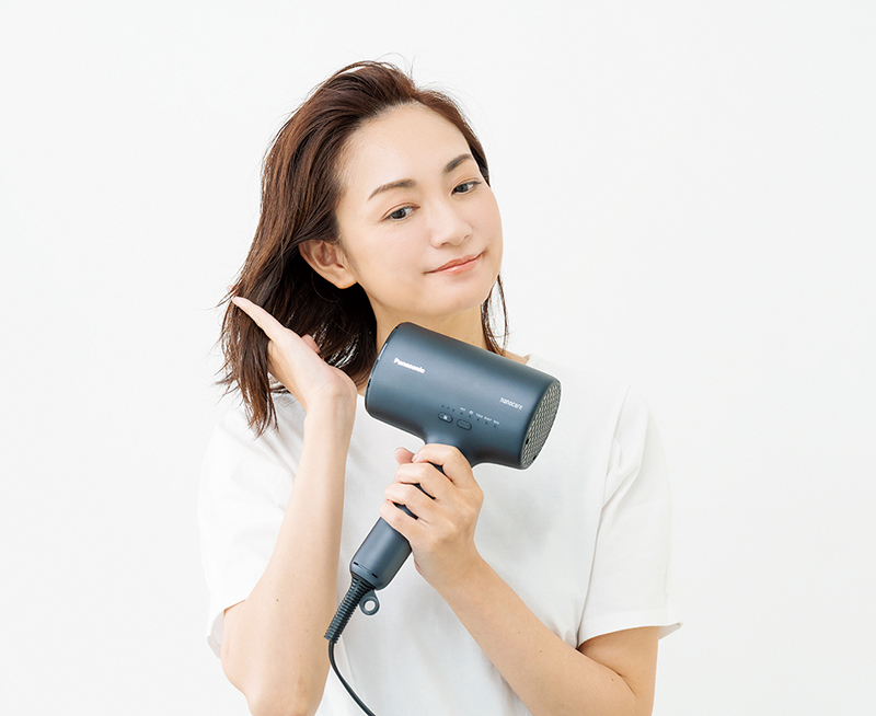 20cmほど離して熱から髪を守る