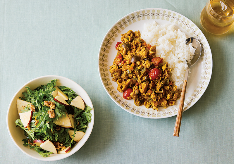 キーマカレーとサラダ