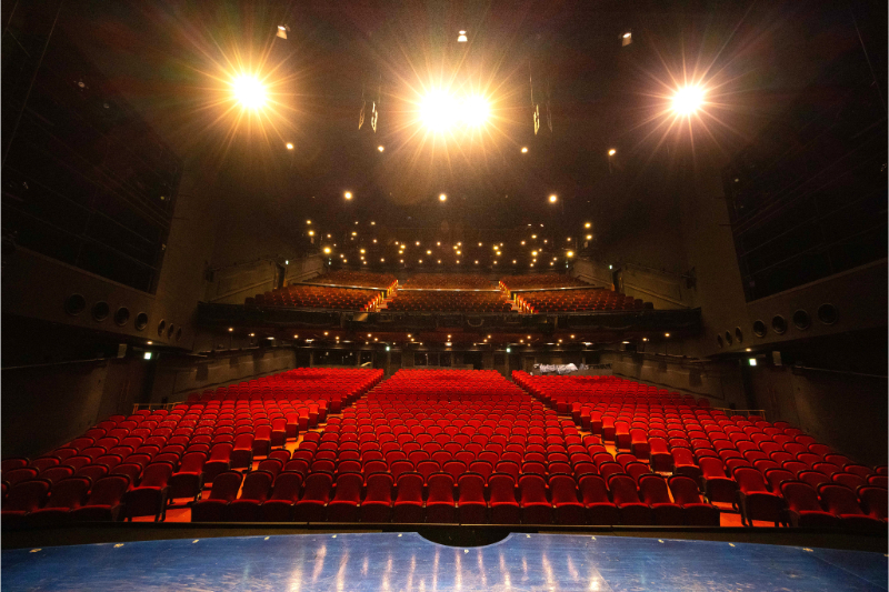 俳優と観客がつながれるこの距離感