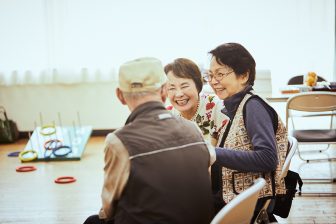 《カスハラ、暴力でトラブル&事件に》高齢者ホームで増える施設や職員への迷惑行為 「若い女性…