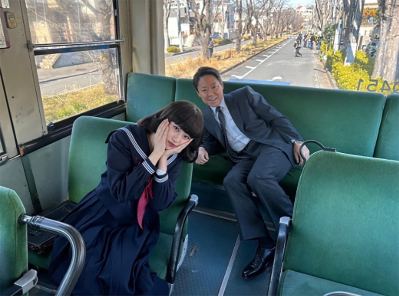 親子役で共演した阿部と河合（『不適切にもほどがある！』公式インスタグラムより）