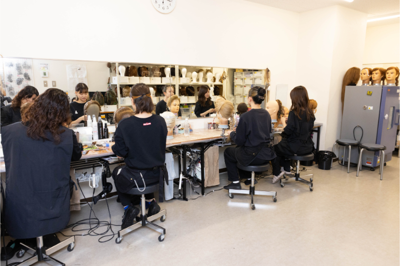 マチネの終演から３時間近くたっても、まだまだメンテナンスは続く