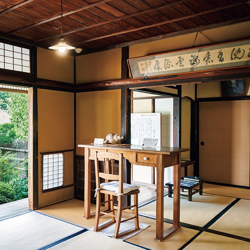 三方に庭が見える部屋