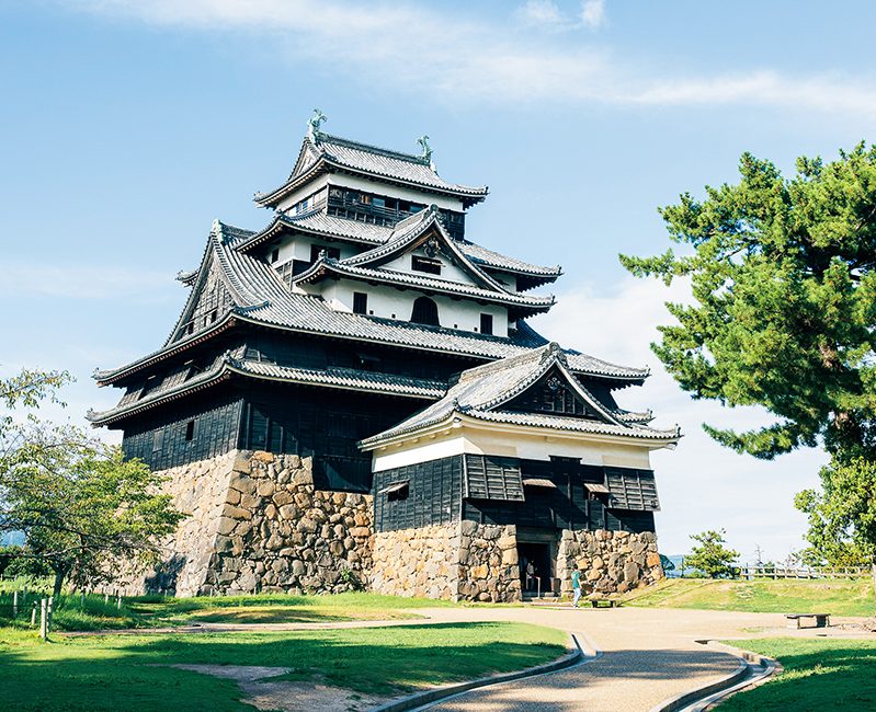 神秘的かつ恐ろしい日本の精神世界の象徴「国宝 松江城」