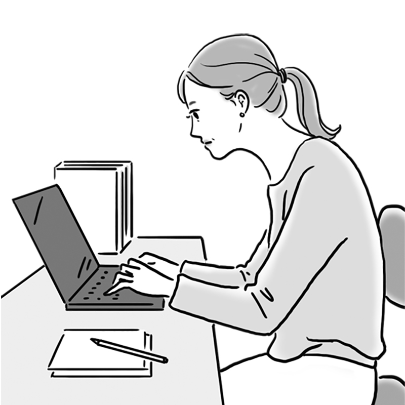 パソコンで作業する女性