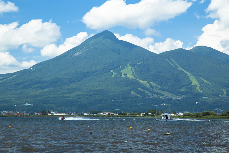 避暑地として知られる猪苗代町。住宅費用の補助制度などが充実