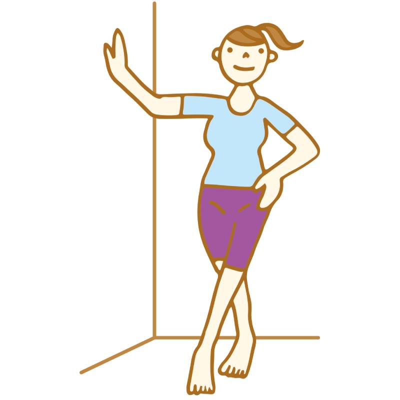 右側に壁がある状態で、壁から30cmほど離れて立つ。右手を肩より少し上の位置で壁に置き、左手は腰に。左足を前に出して足を交差させる