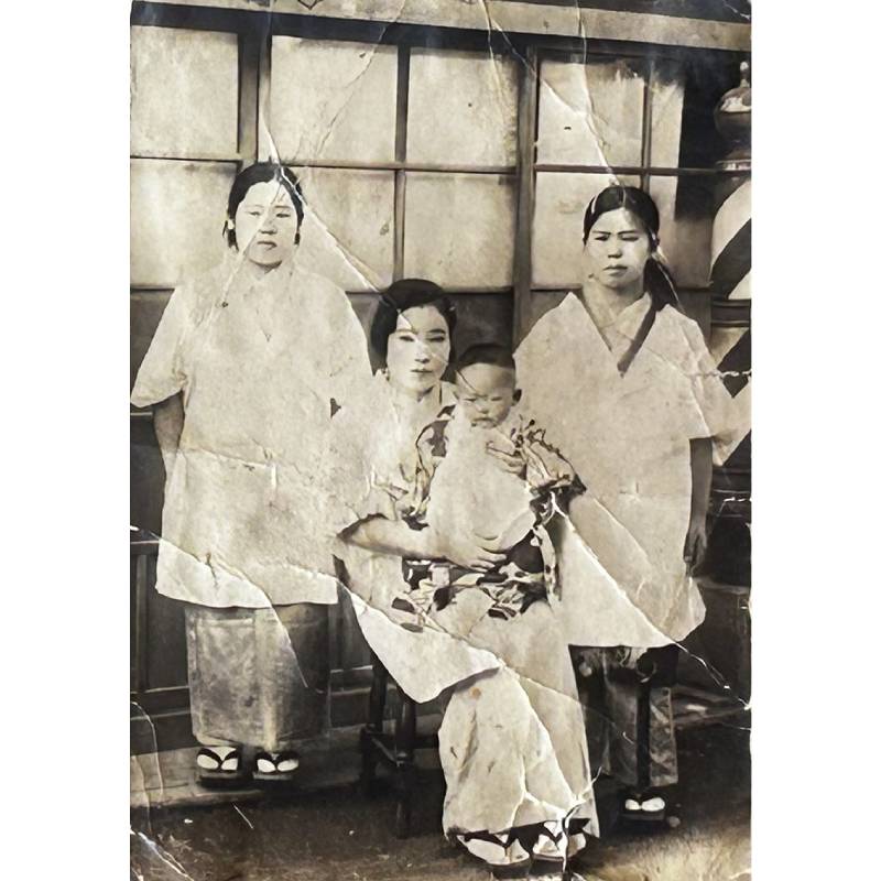 CAPさまざまな理容室で働いていた修業時代。左が10代の頃のシツイさん